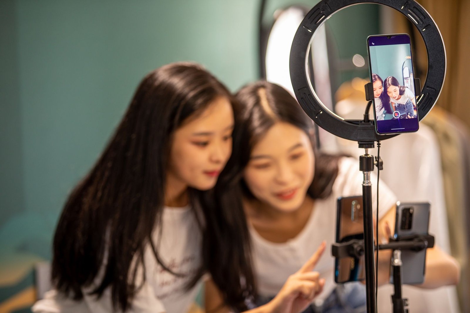 TikTok Trends 2026: What’s Shaping Fashion & Lifestyle Now