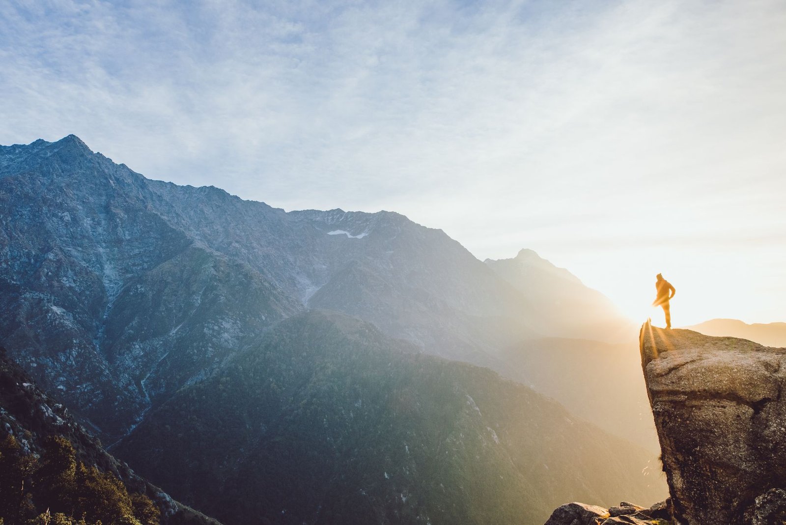Solo Travel Tips 2026: 12 Rules for Traveling Alone Safely
